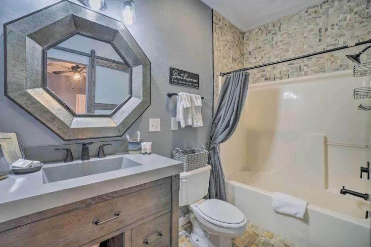 2 Bedrooms Apartment