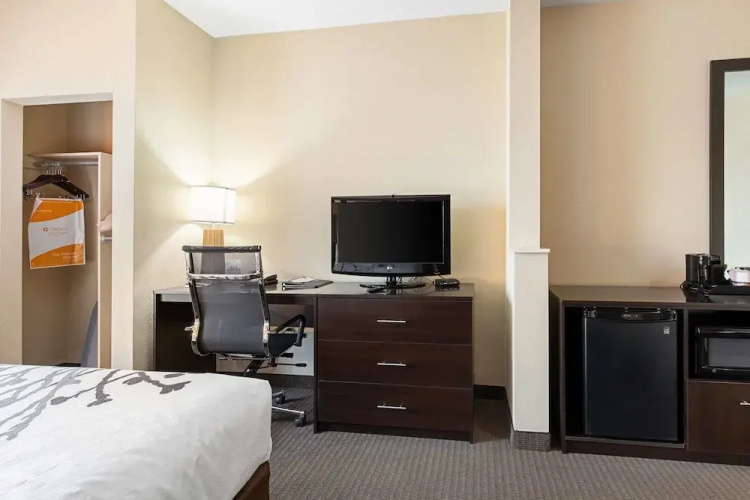 Sleep Inn & Suites