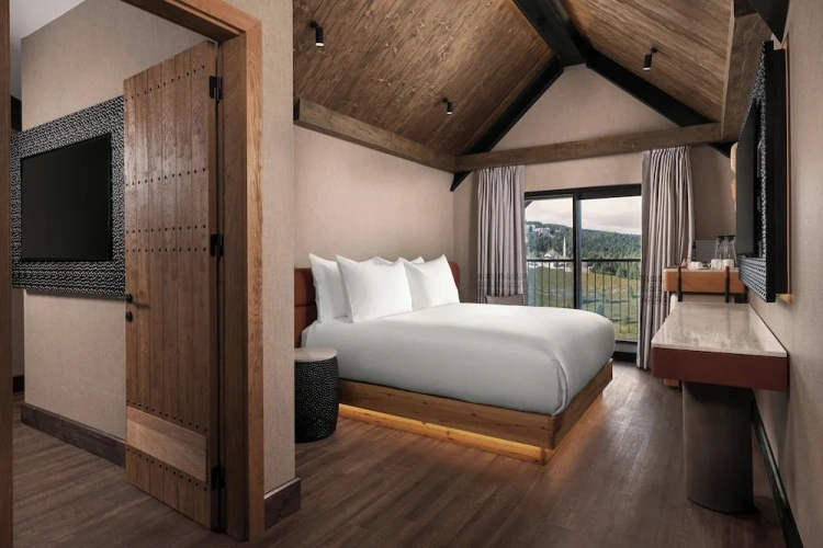 Standard Double Family room with balcony and with mountain view