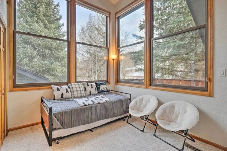 Bright Eagle-vail Escape w/ Deck + Mtn Views!