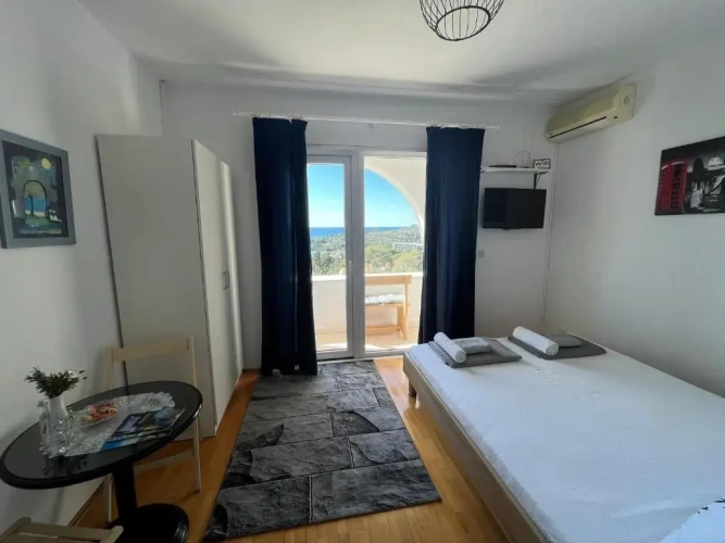 Studio with balcony and with sea view