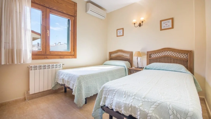 5 Bedrooms Apartment