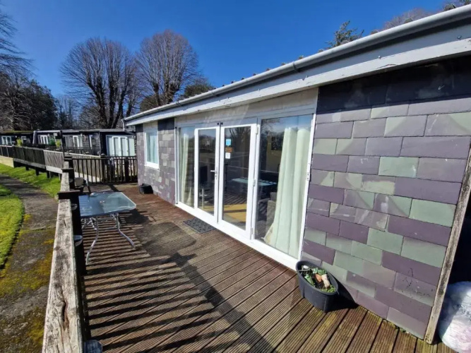 60 upperlakeside glan gwna