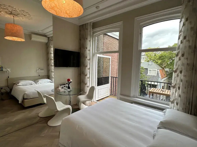Amstel Corner Hotel