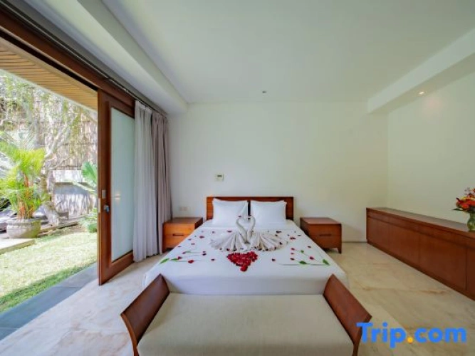 3 Bedrooms Sextuple Villa