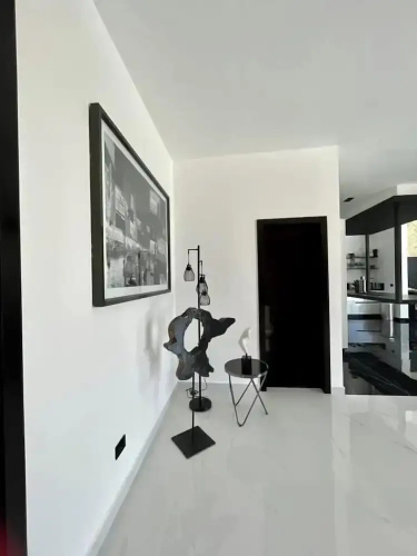 Casa Black and White. Vista al Mar