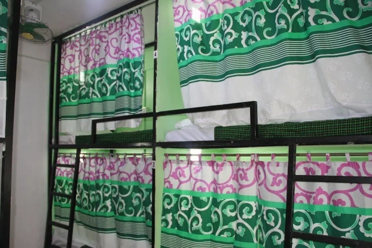 Bed in Dorm (male dorm) with city view
