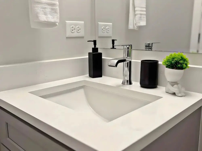 Modern 4BR with Parking - WV rep 4