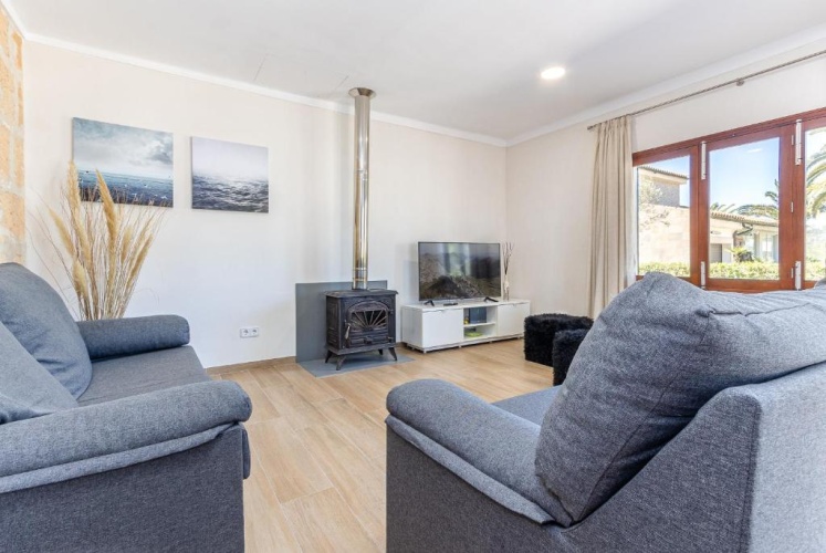 4 Bedrooms Cottage