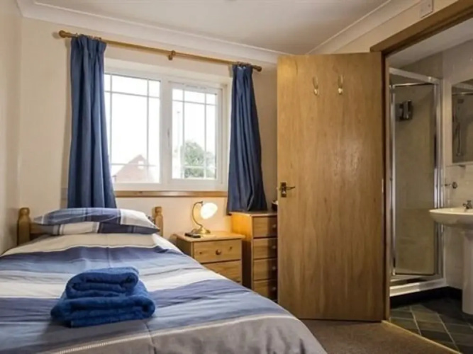 Thorne Central Guest House