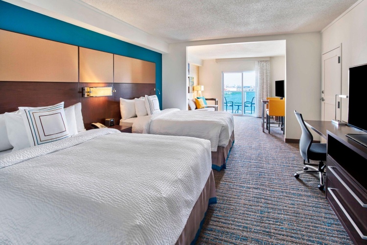 Quadruple Suite with balcony and with bay view