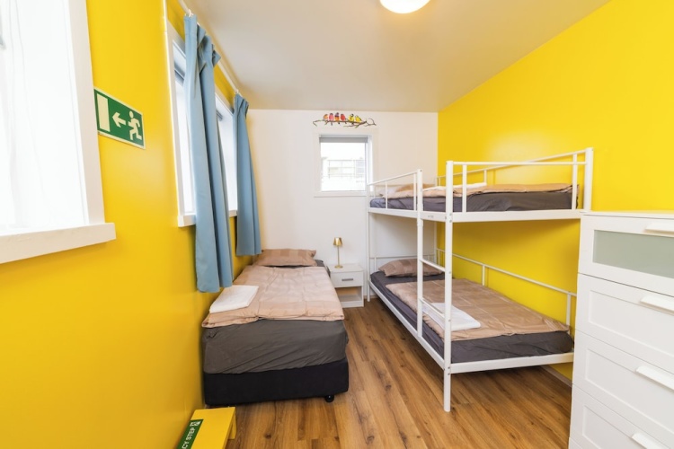 Standard Triple room