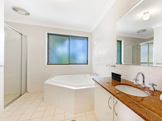 4 Bedrooms Cottage