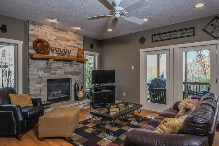 Breathe Easy 5 Bedroom Townhome