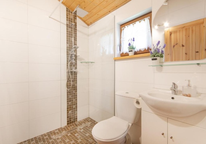 2 Bedrooms Cottage