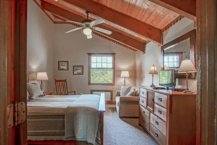 Whistlepunk #18: 4 Bedrooms, 3 Baths