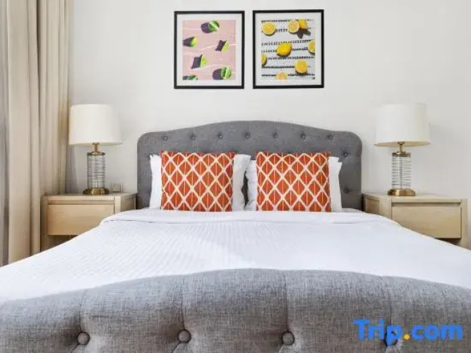 Stylish 2BR + M | Pool with Burj Khalifa Views