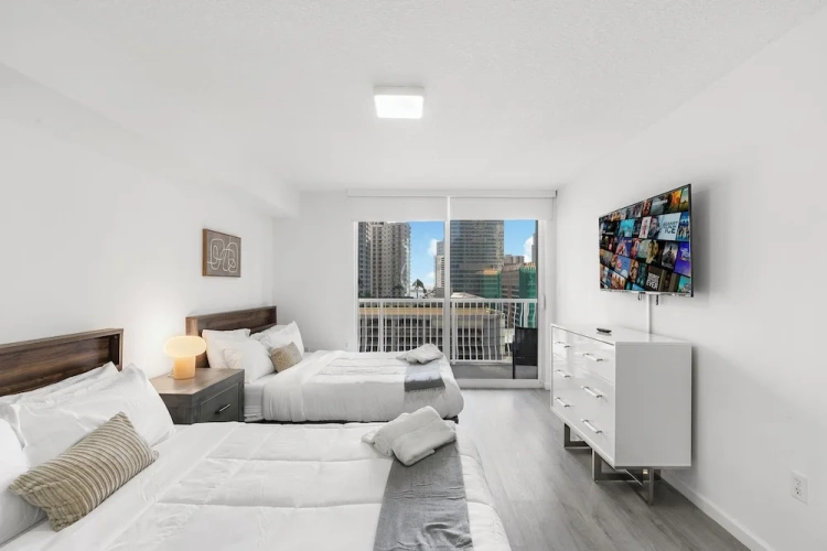 1 Bedroom Luxury room with balcony and with city view
