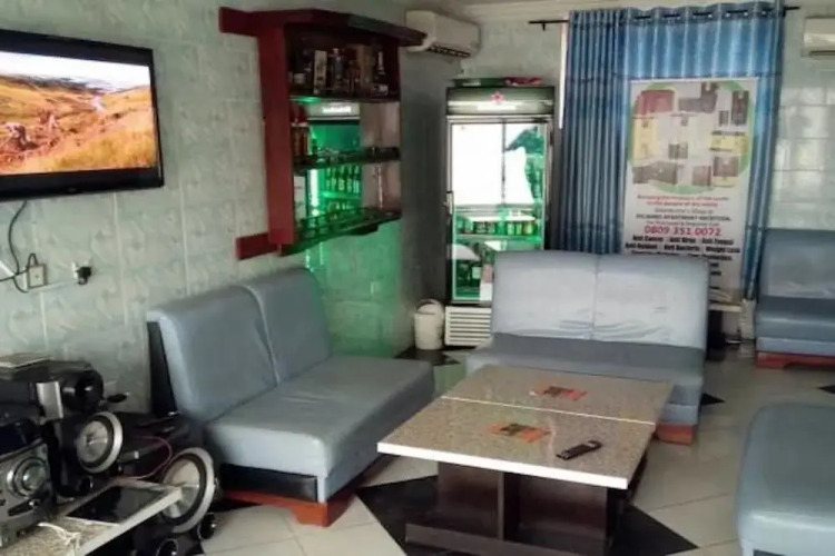 VIC JAMES APARTMENTSOver view