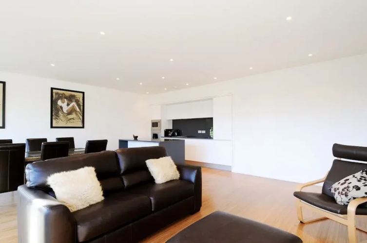 273 Simpson's Loan Apartment