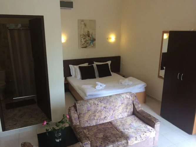 Posto studio superior studio 1 100 m from the beach
