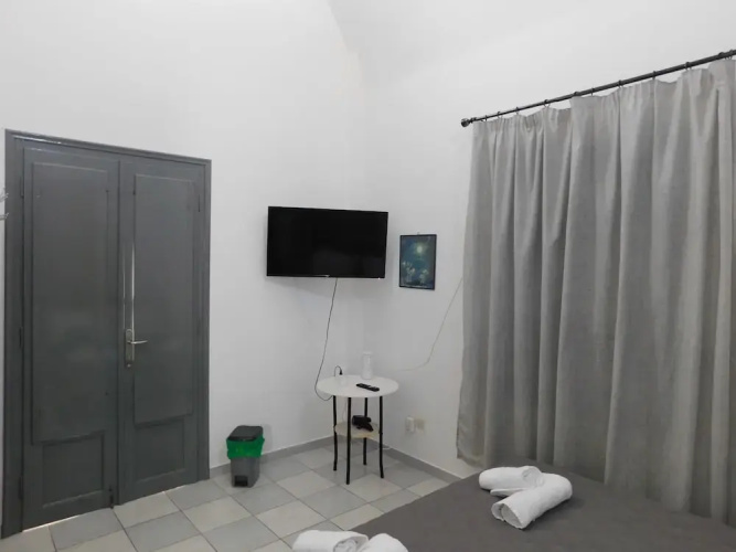Perissa Art Villa - Kitchen & Washing Machine