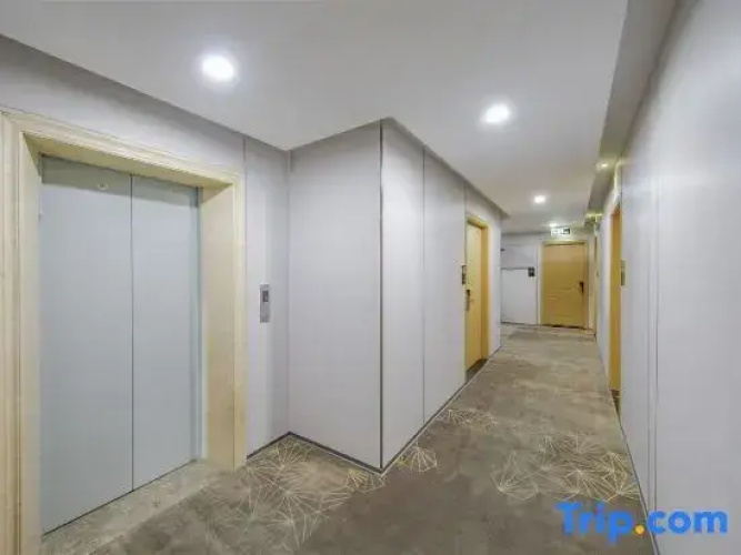 Yun Bo Light Luxury Hotel