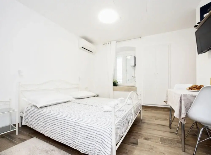 InMotion Luxury Rooms