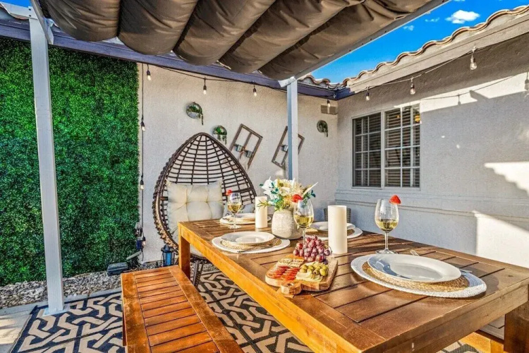 Relaxing 4BR Retreat w/ Refreshing Pool