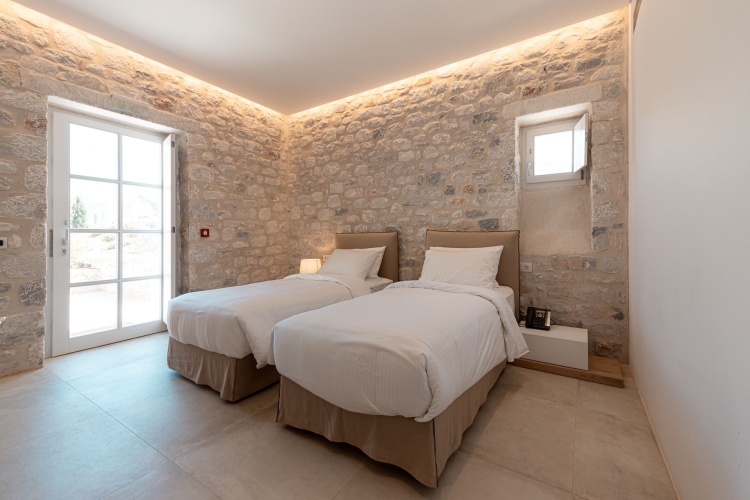 Standard room with partial sea view