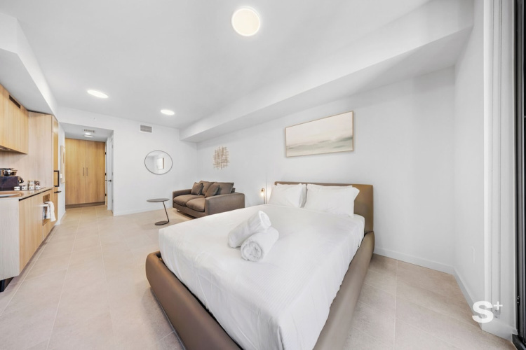 Cozy & Spacious Studio - City Views