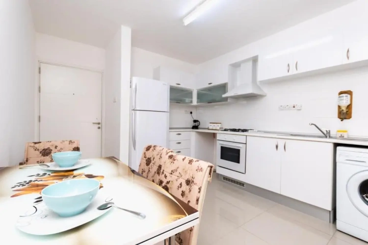 3 Bedrooms Apartment