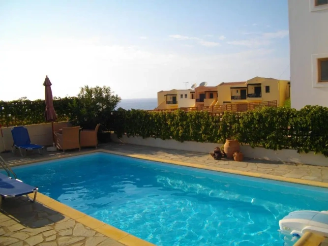 2 Bedrooms Villa
