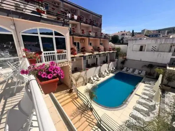 El Mar Hotel