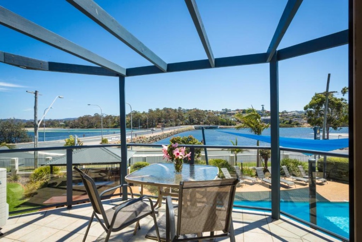 3 Bedrooms Apartment with lake view