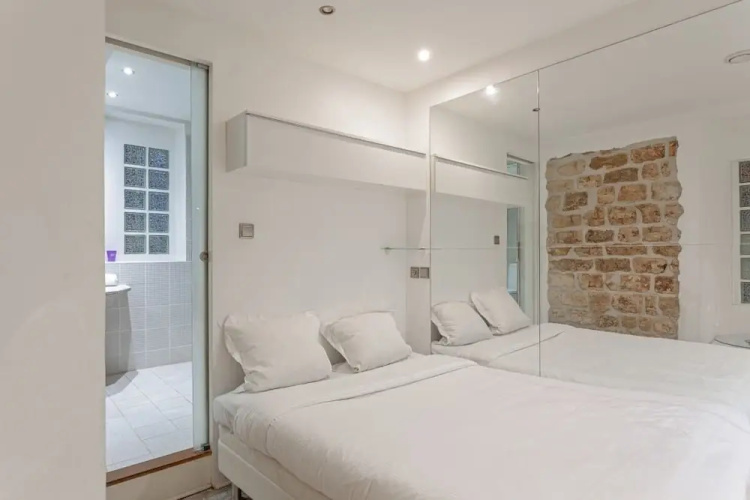 Bright Modern Two-Bed Apartment in Paris