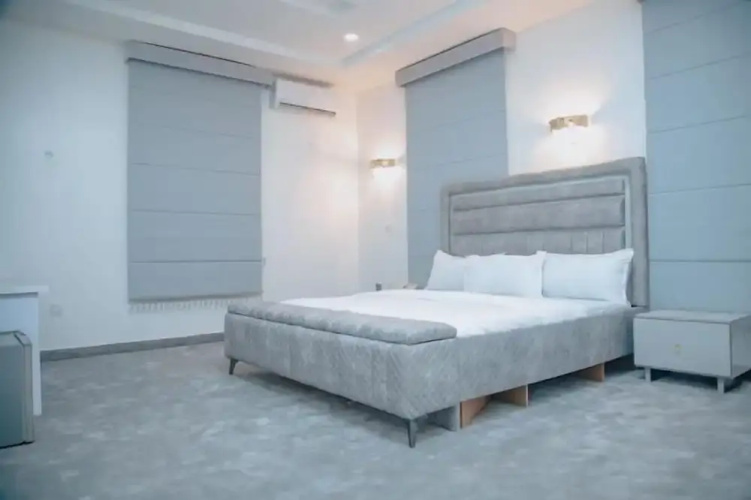 Sakasa Hotel and Suites