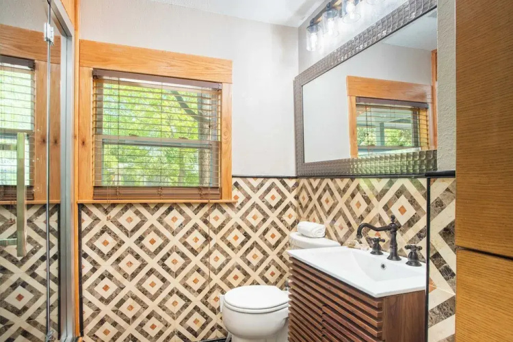 Lamar Suites by Avantstay 2 Homes w/ Shared Pool