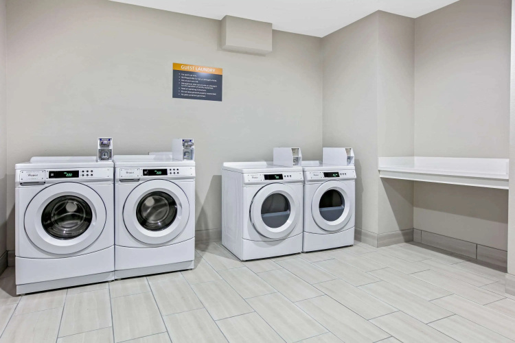 La Quinta Inn & Suites by Wyndham DFW West-Glade Parks