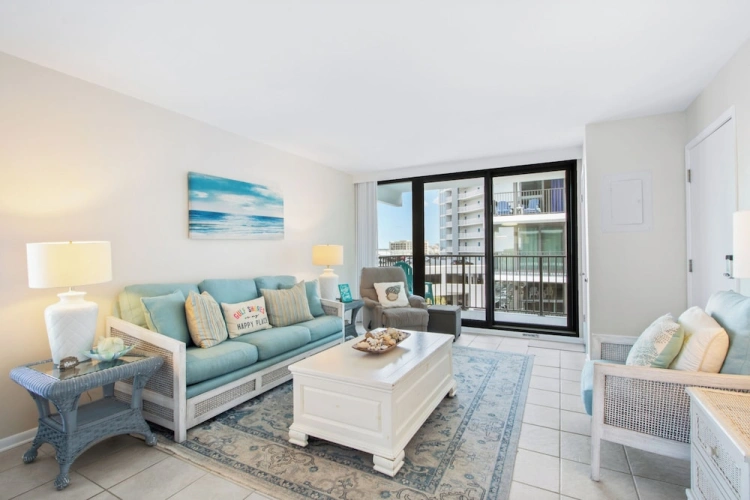 1 Bedroom Standard room with balcony and with partial ocean view