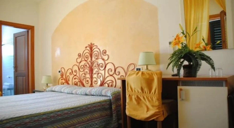 Superior Double room with balcony and with sea view
