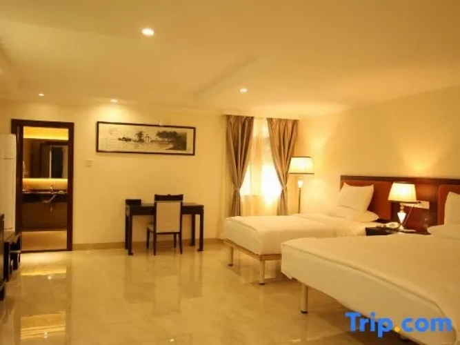Deluxe Quadruple Suite