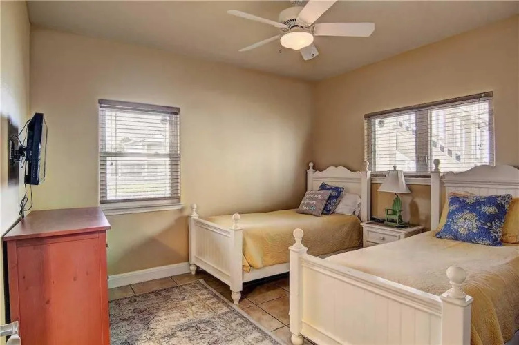 Aransas Palms - 4 Br home by RedAwning