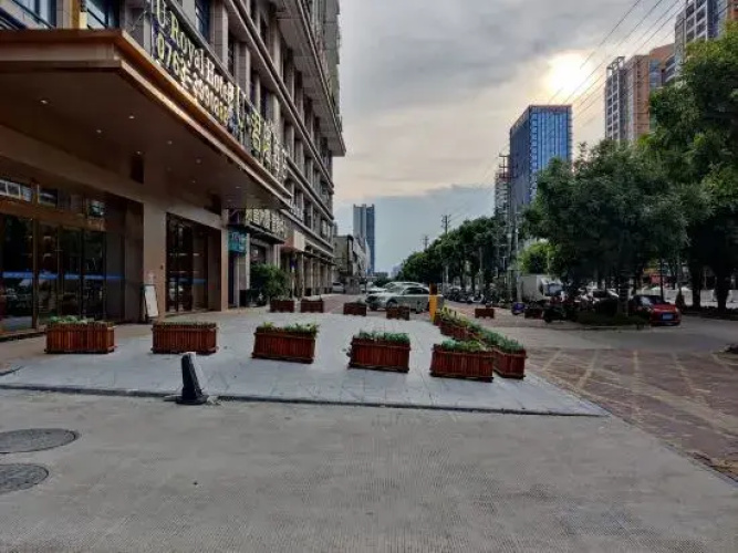 Qingyuan Junlong Hotel (Fortune Building)