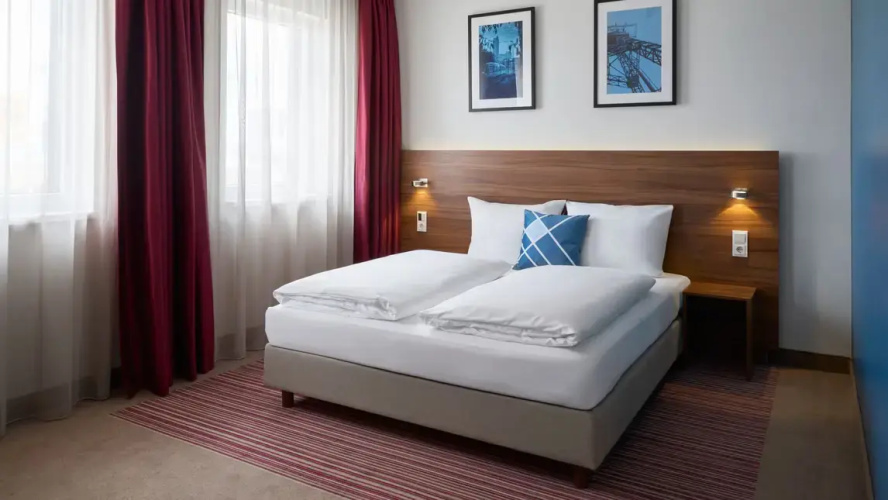 Standard Double room with city view