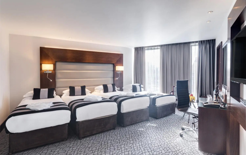 Park Grand London Heathrow photo 7