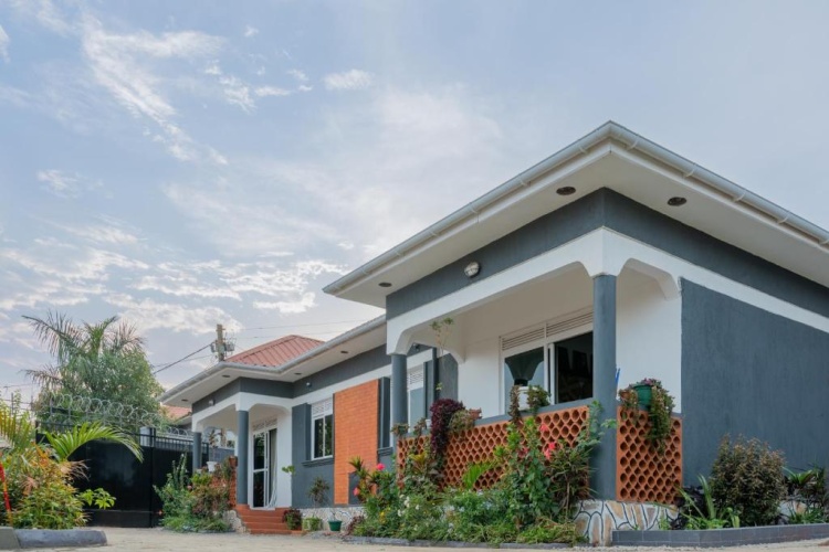 2 Bedrooms Villa