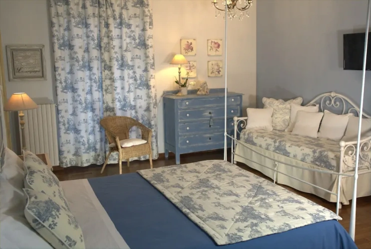 Standard Triple room
