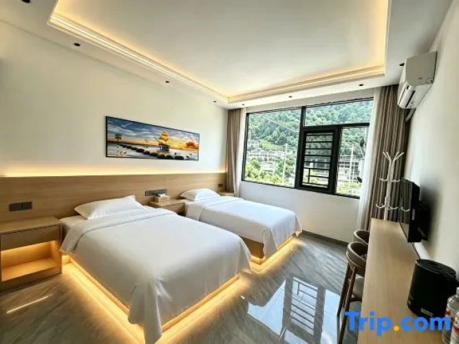 Standard room with mountain view
