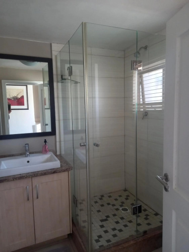 Mount Royal 31 - Large 1 bed with balcony